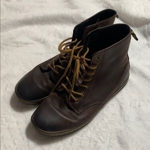 Leyton Dr. Martens. Brown Leather.